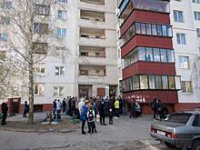 Жильцы поврежденной многоэтажки пока не могут вернуться в квартиры