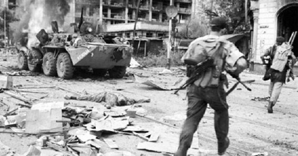 Штурммгрозного 1996. Бои за грозный август 1996. Штурм грозного 1996 август. Площадь минутка грозный 1995. 10 августа 1996.