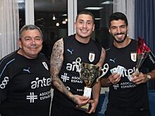 Суарес и Хименес стали победителями картежного турнира среди игроков сборной Уругвая