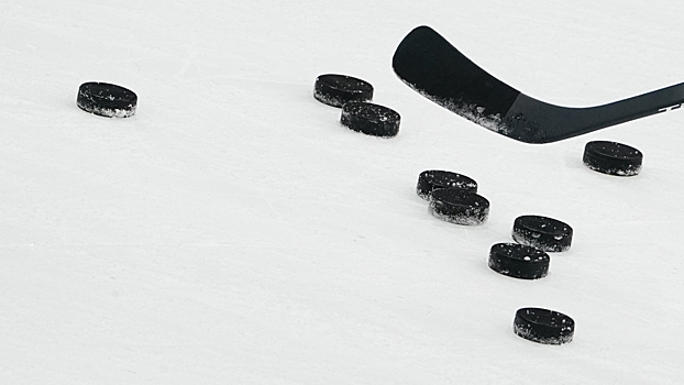 Российский хоккеист выпил нашатырный спирт во время матча и получил ожог