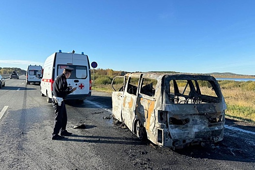 В Свердловской области в ДТП с грузовиком пострадали шесть человек
