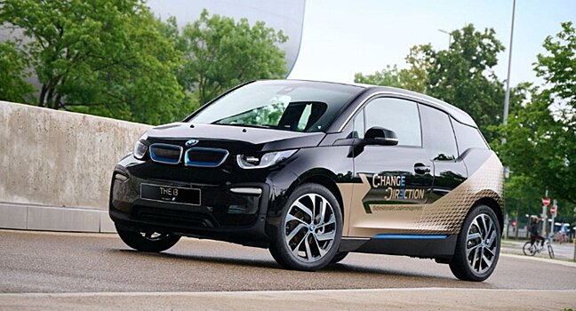 BMW начала передачу электрокара i3 клиентам