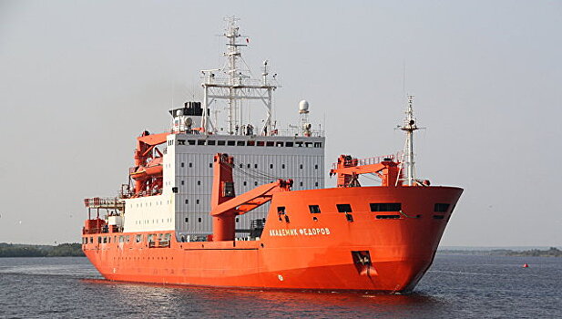 Научное судно "Академик Федоров" отправится к берегам Антарктики 7 ноября