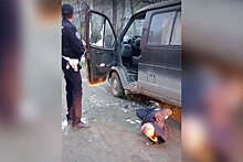 Под Екатеринбургом мужчина остановил пьяного водителя, бросившись на машину