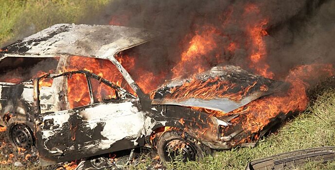 В Ростове сожгли служебный автомобиль