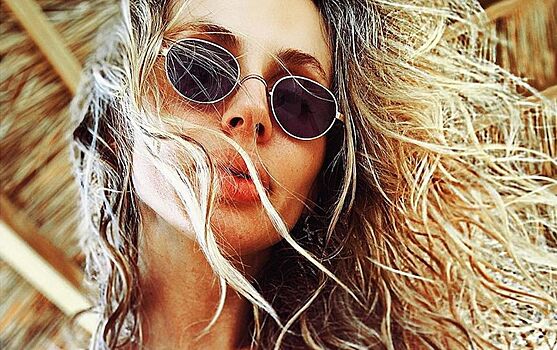 Танцы на столе, рэп и сцены любви с брутальным красавцем: Светлана Лобода выпустила клип на песню «Пуля дура»