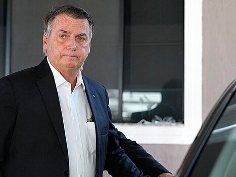 Экс-президенту Бразилии Жаиру Болсонару проводят операцию