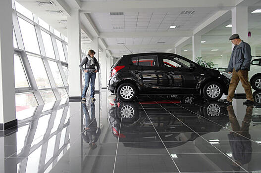 Цены на подержанные автомобили в России упали на 23%