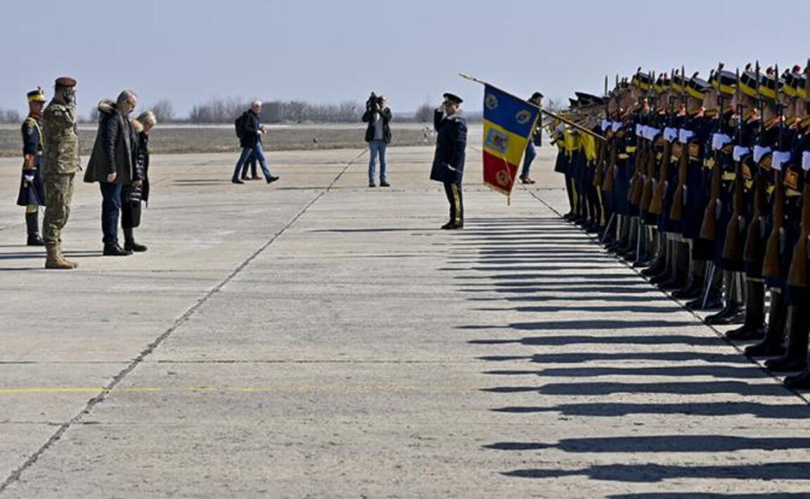 Новости румынии. Армия Румынии 2022. Украинские военные в Крыму. Военная база НАТО. Румыния зерно из Украины.