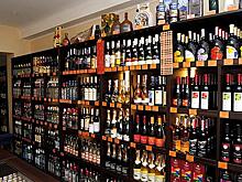 Россиянам оставили право покупать алкоголь с 18 лет