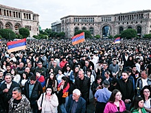 Участники акции протеста в Ереване начали перекрывать центральные улицы