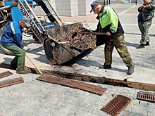 На Соборной площади в Пензе прочистили ливневую канализацию