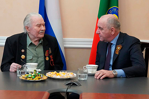 Глава Карачаево-Черкесии Рашид Темрезов поздравил пенсионеров, ветеранов войны и труда с Днем пожилого человека