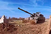 Появилось видео танка ВСУ Challenger-2 с ковшами для борьбы с «зубами дракона»