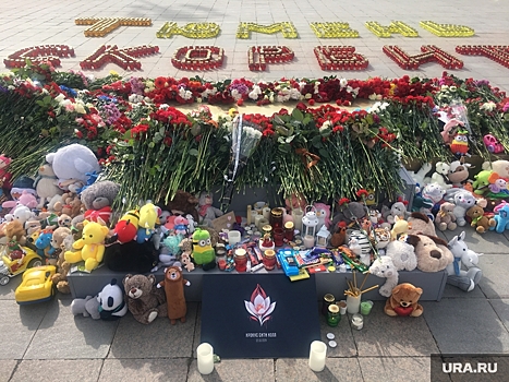 Губернатор Тюменской области возложил цветы в память о жертвах «Крокуса»