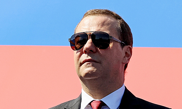 Кремль объяснил отсутствие Медведева в пятерке ЕР