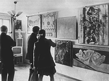 Глезер вывез в Париж тонну картин