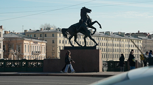 Из-за сильного ветра в Санкт-Петербурге продлили «желтый» уровень опасности