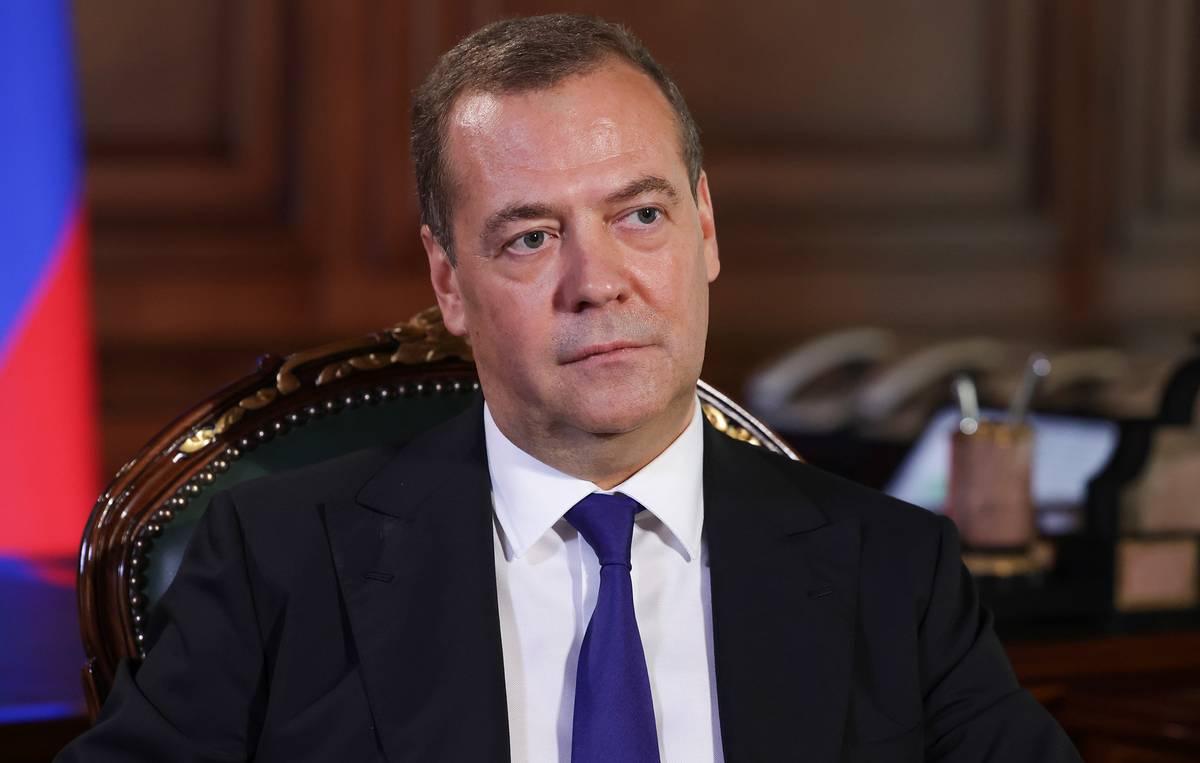 Медведев заявил, что сам пишет свои посты в Telegram