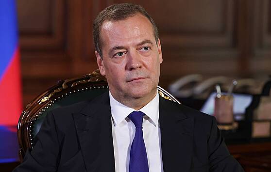 Медведев отреагировал на призывы Джонсона передать Украине истребители