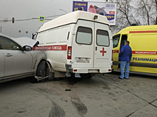 В Новосибирске произошло столкновение Infiniti и машины скорой помощи