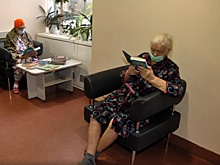 Известные российские писатели подарили книги Самарскому областному онкодиспансеру