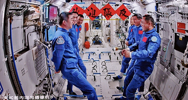 Возвращение экипажа китайского корабля «Шэньчжоу-20» отложили