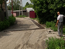 Ливневые стоки выше уровня дороги сделали на ул. Шадринской