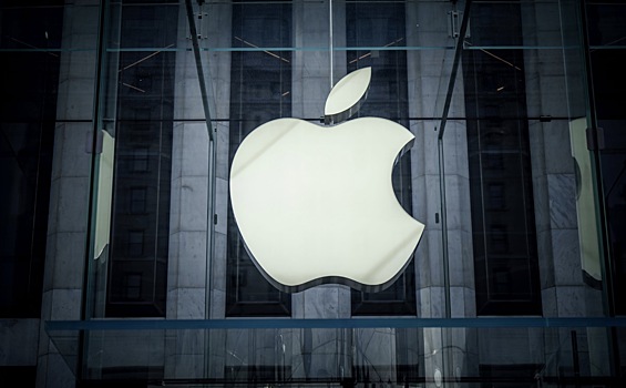 Apple замедлила повышение зарплат сотрудникам магазинов