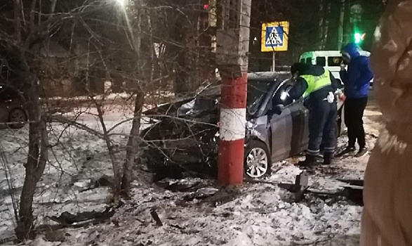 Водитель погиб в лобовом ДТП у школы в Балахне