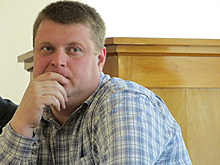 Свердловский депутат обвинил в поджоге автомобиля коммунальщиков и детей