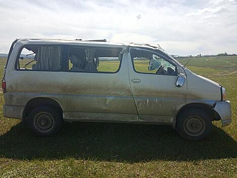 Водитель без прав опрокинулся на Toyota Regius в Читинском районе