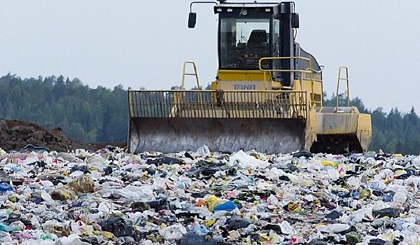 Почти все мусорные полигоны в стране работают с нарушениями