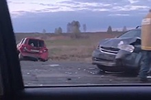 Водитель фуры отвлекся и протаранил пять машин в Тюменской области