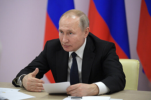 Путин призвал укрепить статус России как морской державы