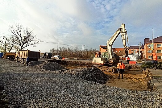 В Азове ремонтируют дорогу по Кагальницкому шоссе