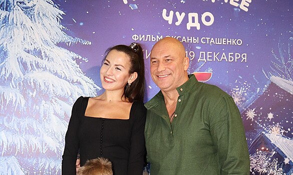 «Гладила вещи»: как актер Константин Соловьев нашел жену младше на 19 лет