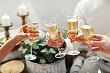 Диетолог назвала безопасную дозу шампанского на Новый год