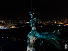 «Свет великой Победы» в Волгограде под проливным дождём