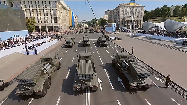 Украинский журналист заявил о «зраде» на военном параде в Киеве