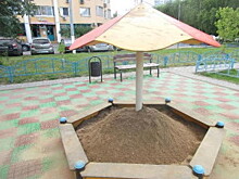 В Братееве благоустроили песочницу на детской площадке