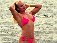 Анна Трегубенко похвасталась мускулами на фото в бикини