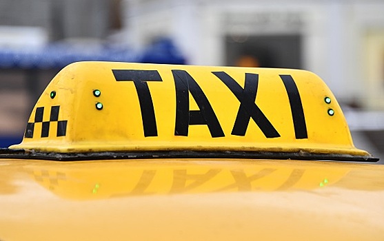 Ревнивый боксер разбил машину таксиста в Москве