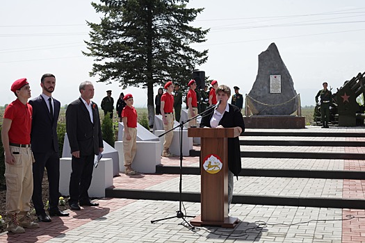 Мемориальный комплекс на братской могиле советских воинов открыли в Северной Осетии