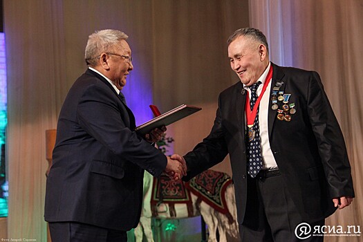 Глава Якутии наградил лучших табунщиков-коневодов