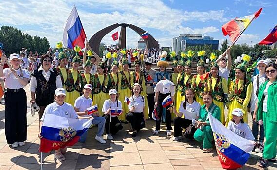 Куряне из театра-студии «Арлекин» завоевали гран-при международного этно-карнавала в Кыргызстане