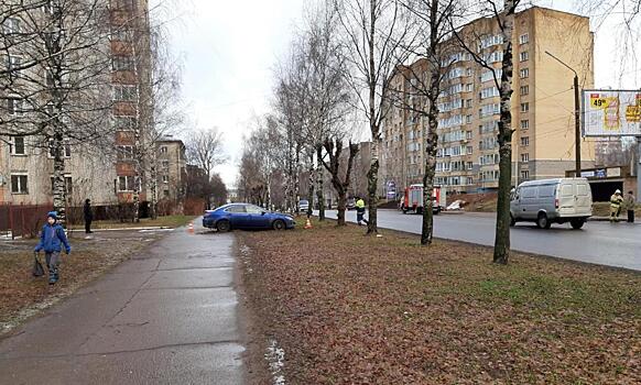 В Кирове столкнулись «Рено» и «Мазда»: пострадали женщина и 2-летняя девочка