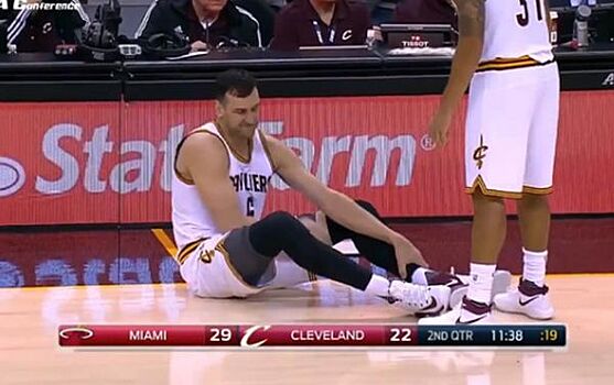 Австралиец сломал ногу через 58 секунд после дебюта в составе команды НБА