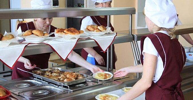 Ивановские депутаты обещают бесплатно кормить всех младших школьников