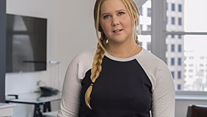 Эми Шумер: Меня не хотели фотографировать без футболки, но я настояла!